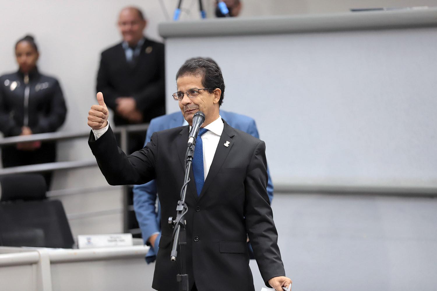 Vereador Edu Miranda fala sobre a importância do asfalto no bairro Vila Nasser.