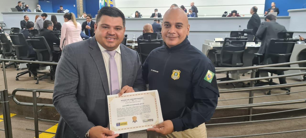 Vereador Silvio Pitu homenageia Policial Rodoviário Federal.