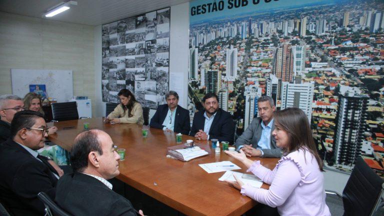 PREFEITA ADRIANE LOPES APRESENTA PROJETOS DE INTEGRAÇÃO E DESENVOLVIMENTO ECONÔMICO À DELEGAÇÃO DO ACRE.