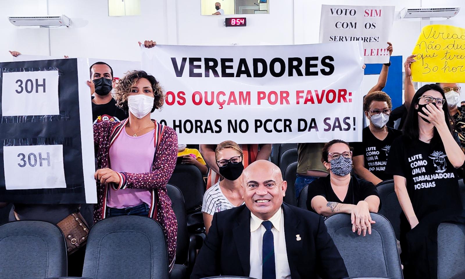 Ronilço Guerreiro mantém posição e vota pela manutenção dos direitos dos servidores públicos.