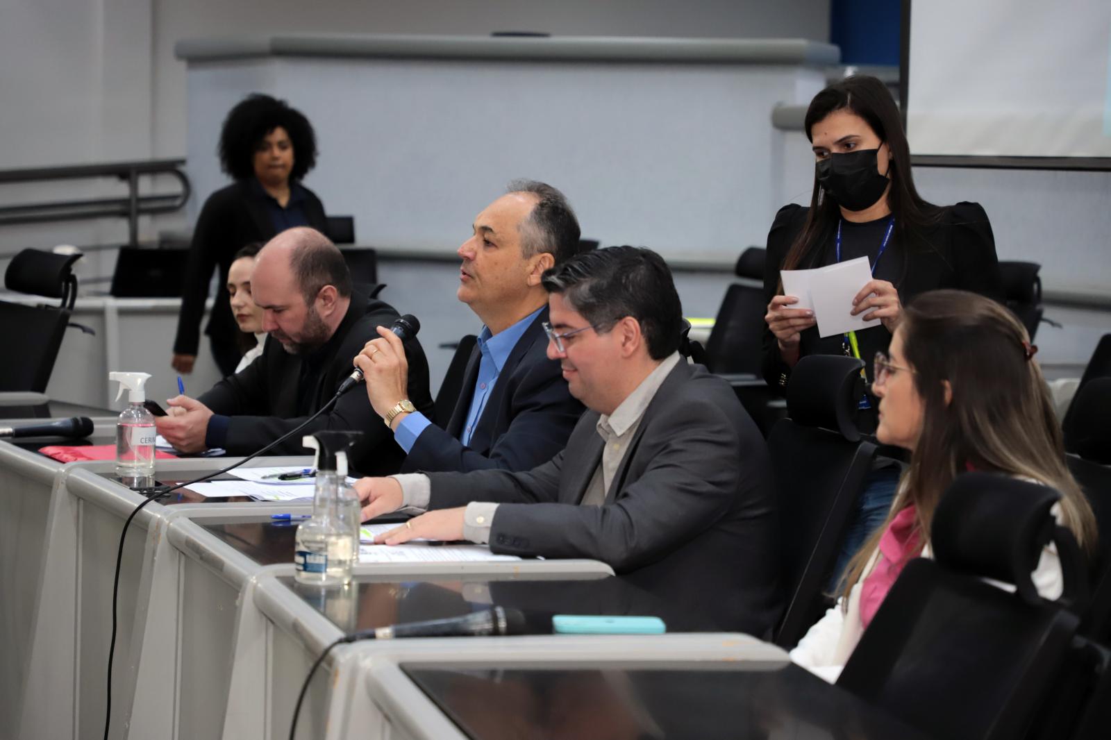 Audiência na Câmara traz diagnóstico e aponta gargalos do atendimento de saúde bucal.