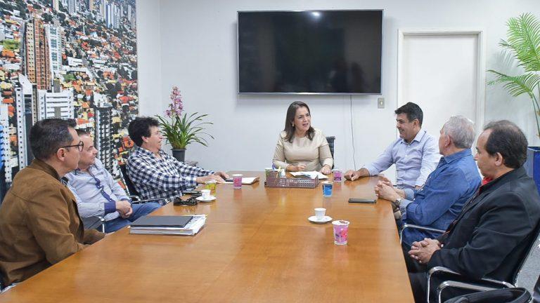 PREFEITA APRESENTA BALANÇO DAS OBRAS NA ANTIGA RODOVIÁRIA E DEFENDE COMÉRCIO JUNTO A GRUPO DE EMPRESÁRIOS.
