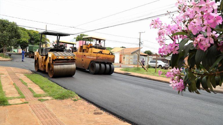 COM RECAPEAMENTO DA RUA ANTÔNIO MORAES RIBEIRO, PREFEITURA CONCLUI PAVIMENTAÇÃO NA VILA NASSER.