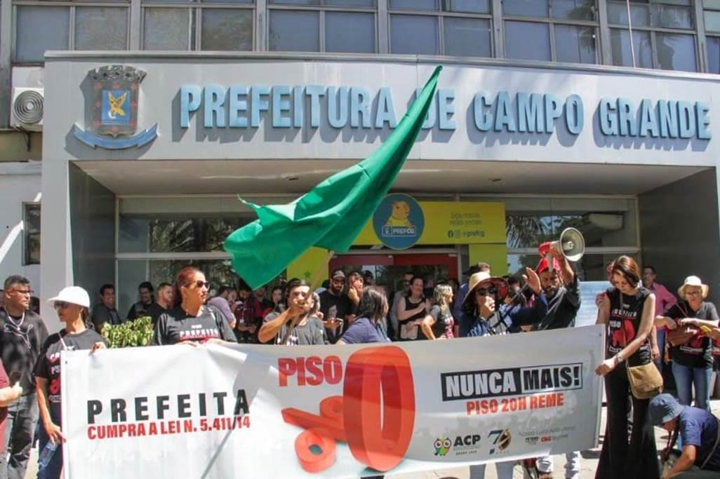 Adriane Lopes é 2ª prefeita a ir à Justiçar para evitar greve e não pagar reajuste aos professores.