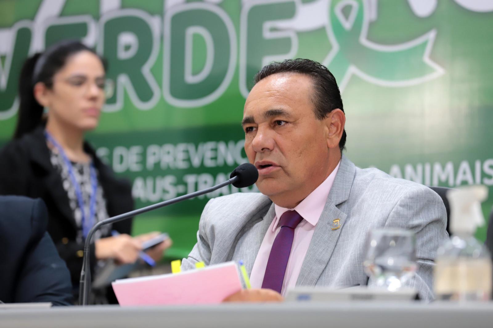 Aprovadas Leis de iniciativa do vereador Carlão: anistia para regularização de edificações clandestinas ou irregulares e normas gerais sobre segurança escolar.
