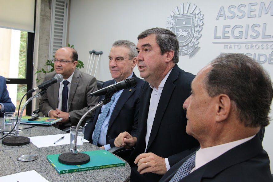 Eduardo Riedel mantém organograma com 11 secretarias, mas cria 16 secretarias executivas