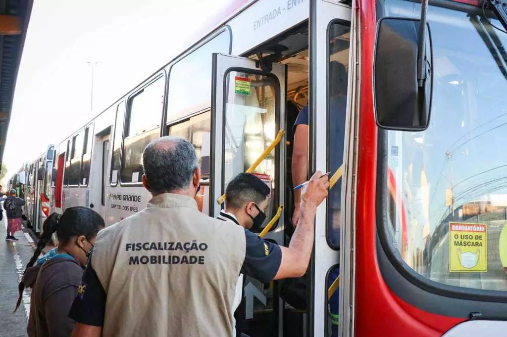 Estudantes devem fazer cadastro para ter passe estudantil de 2023.