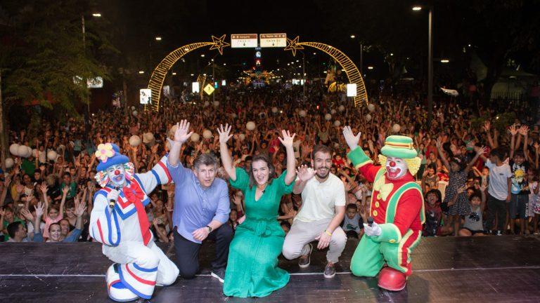 SHOW INFANTIL E PARADA NATALINA ATRAEM MAIS DE 8 MIL PESSOAS PARA A 14 DE JULHO.