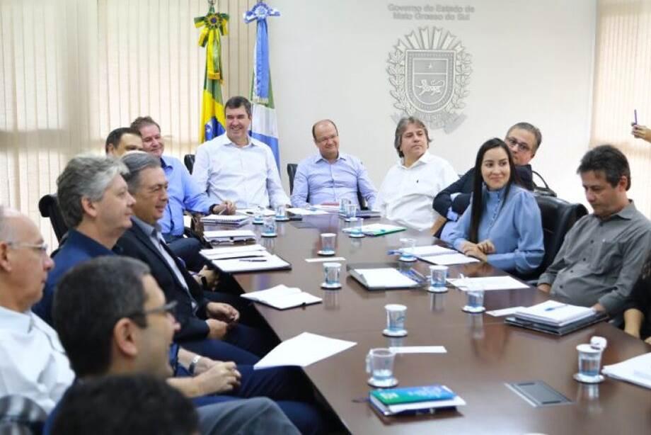 Governador Eduardo Riedel se reúne pela primeira vez com secretários