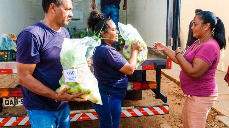 PREFEITURA LEVA CESTAS DE ALIMENTOS PARA MAIS DE 100 FAMÍLIAS EM SITUAÇÃO DE VULNERABILIDADE NA CAPITAL.