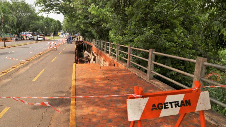 PREFEITURA RECUPERA ESTRAGOS DA CHUVA E JÁ PLANEJA RECONSTRUÇÃO DE TRECHO DE CALÇADA NO LAGO DO AMOR.