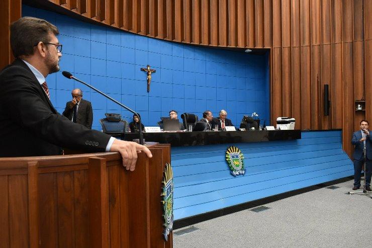 Deputados debatem crise financeira e falta de atendimento aos pacientes com câncer.