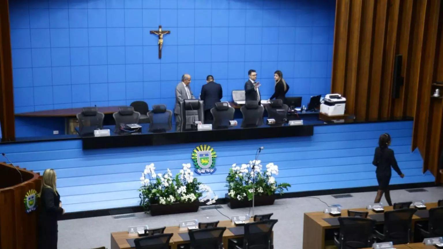 Deputados estaduais tomam posse e iniciam nova legislatura na Assembleia de Mato Grosso do Sul