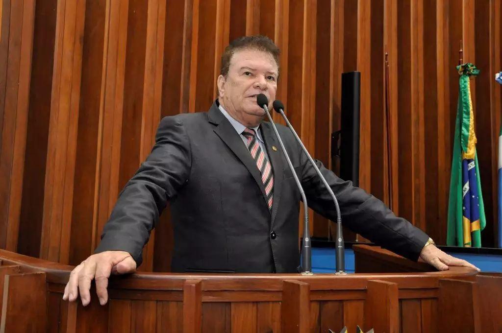 Gerson Claro exonera ex-deputado da TV e Picarelli pode deixar Assembleia após 36 anos.