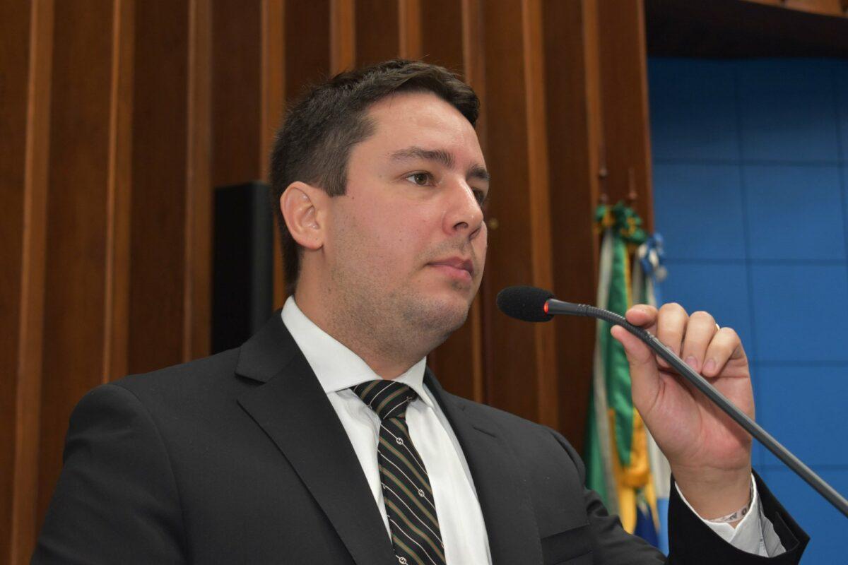 João Henrique desafia Paulo Corrêa e se lança candidato a primeiro secretário da Assembleia.