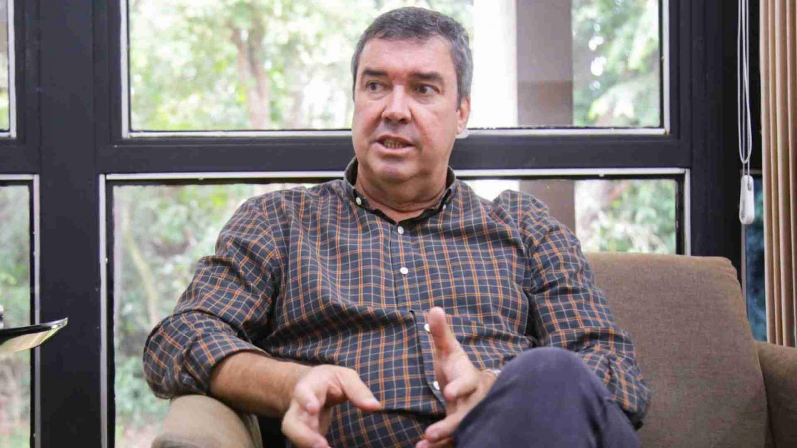 Biólogo,  Governador Eduardo Riedel  quer usar ciência para salvar animais do Pantanal dos atropelamentos