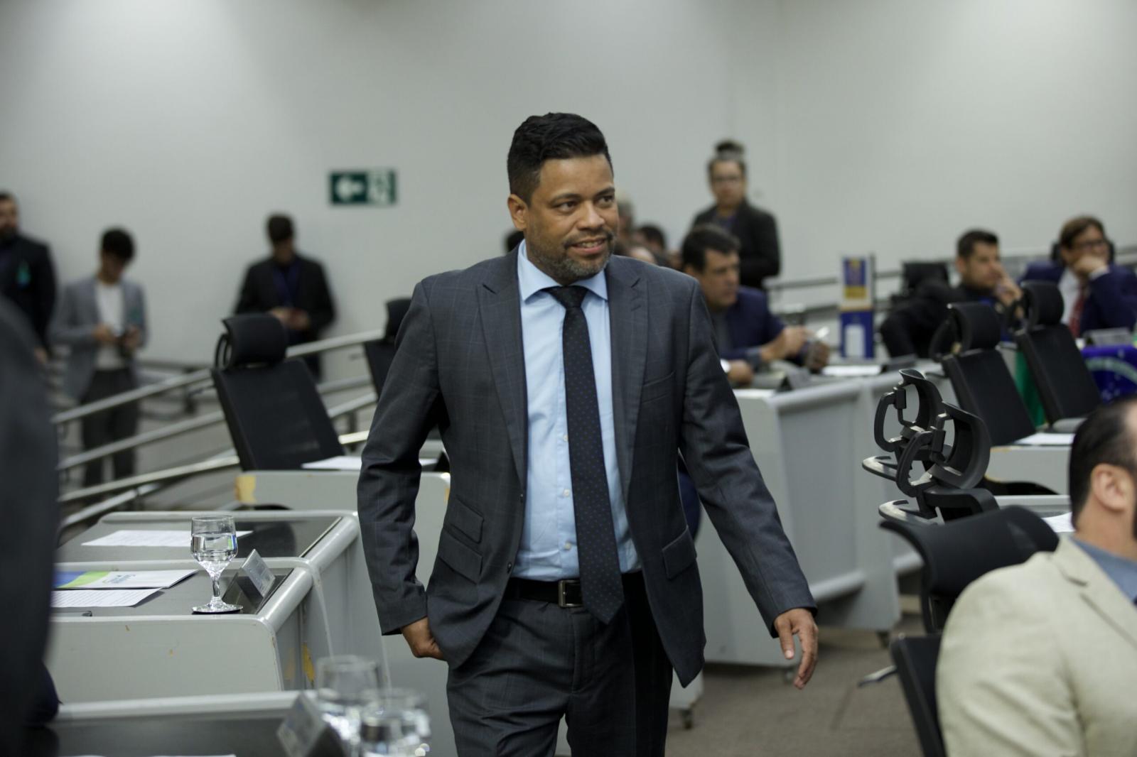 Emendas impositivas do vereador Professor Riverton serão destinadas à saúde e a educação.