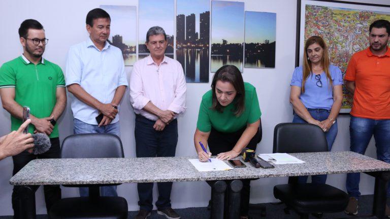 PREFEITA ASSINA NOVA REGULAMENTAÇÃO DO PROGRAMA LOCAÇÃO SOCIAL E CONCEDE 100% DE SUBSÍDIO DE ALUGUEL EM CASOS ESPECIAIS.