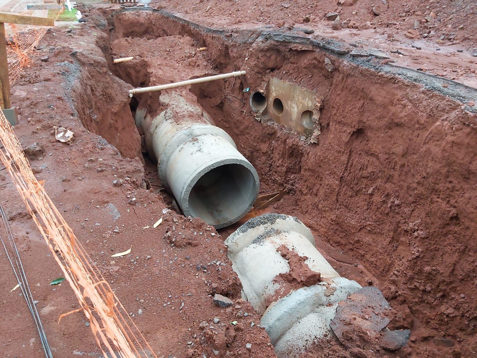 Ronilço Guerreiro destaca importância da obra de drenagem que resolveu o problema da Rua Frutuoso Barbosa em dias de chuva.