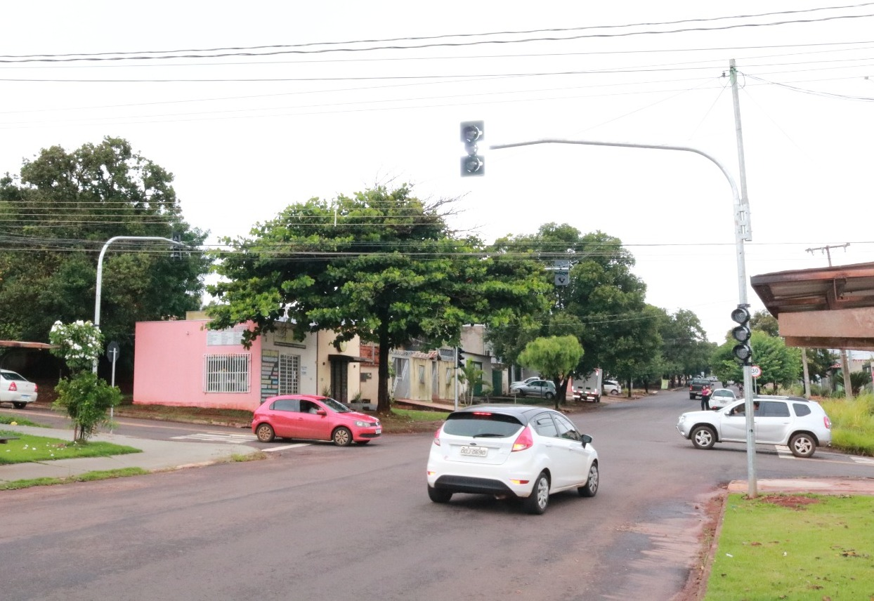 Carlão reivindica e conquista através da Agetran, instalação de Conjunto Semafórico no cruzamento da Av. Monte Castelo com a Rua Rio de Janeiro.