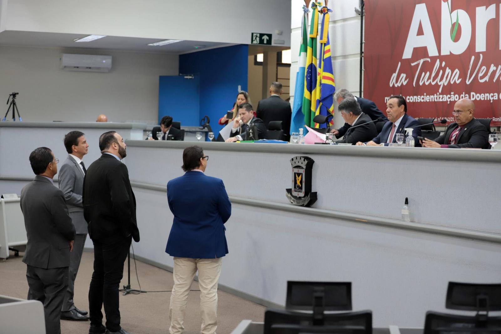 Vereadores analisam cinco projetos na sessão desta terça-feira.