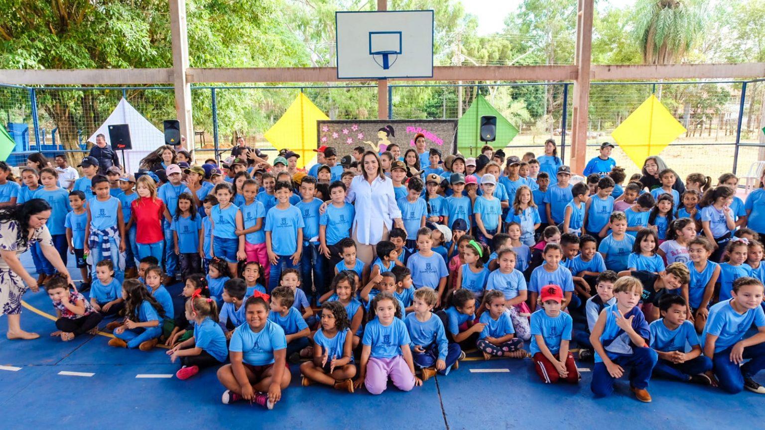 COMUNIDADE ESCOLAR COMEMORA REVITALIZAÇÃO DA UNIDADE DA CHÁCARA DAS MANSÕES.