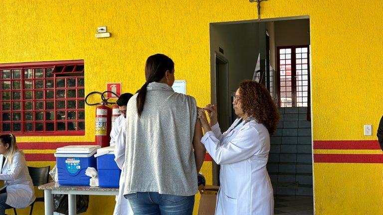 PREFEITURA AMPLIA ACESSO À VACINAÇÃO DA GRIPE COM ABERTURA DE PONTO TEMPORÁRIO NO CENTRO.