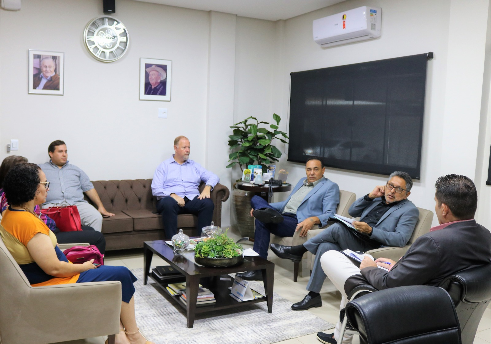 Presidente da Câmara recebe visita institucional do presidente da Abrasel e Sindha para debater Lei do Silêncio.