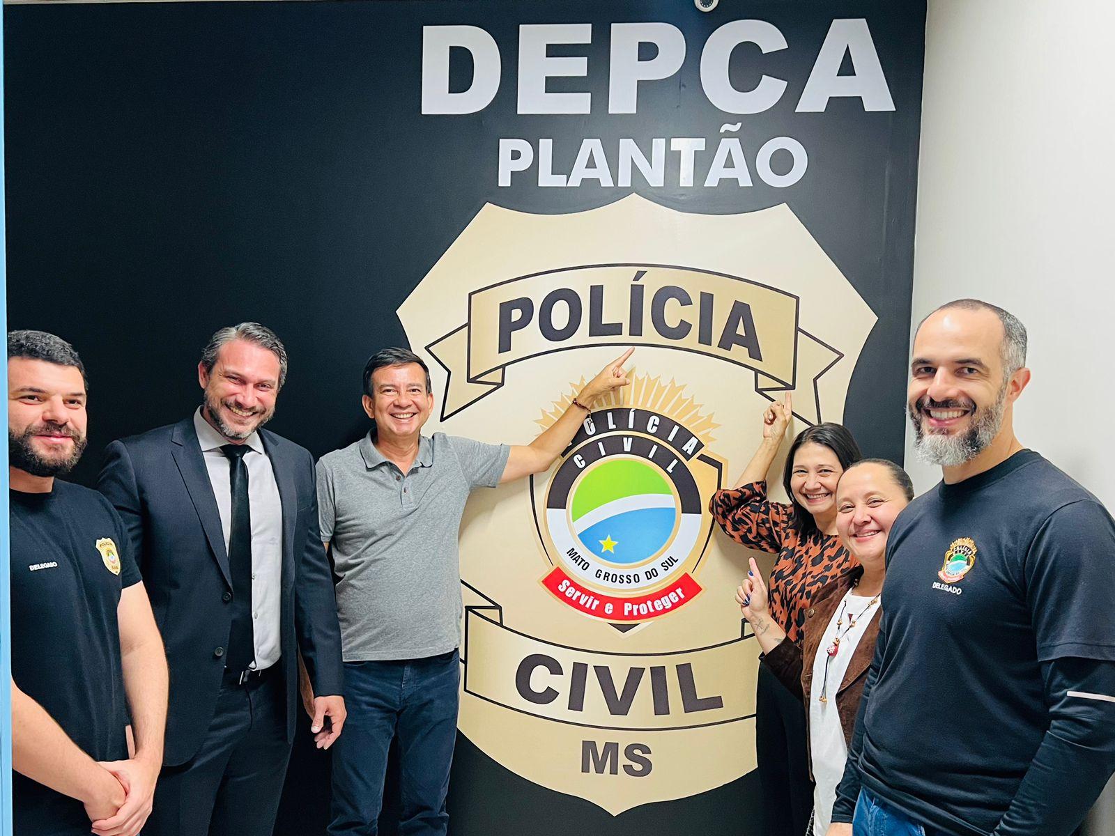 Vereador Coronel Villasanti visita DEPCA e elogia avanços na rede de atendimento às crianças e adolescentes.