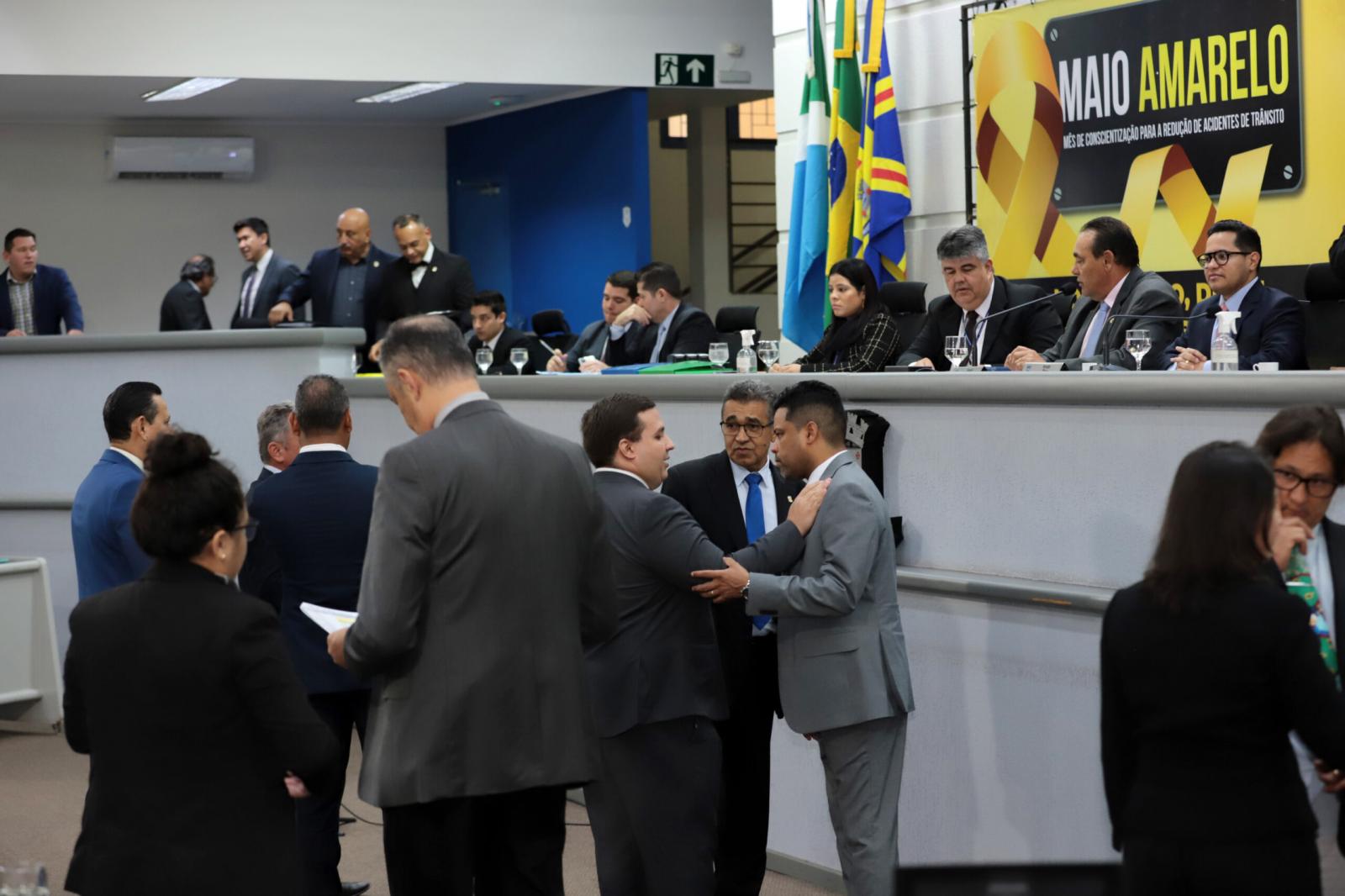 Vereadores analisam dois vetos e três projetos na sessão desta quinta-feira.