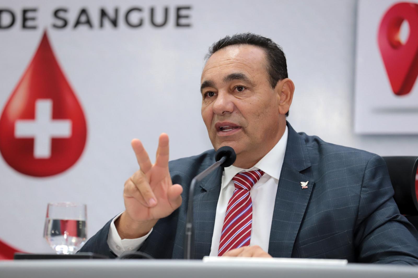 Presidente Carlão reforça papel democrático e plural da Câmara, com dois representantes de categorias usando a tribuna.