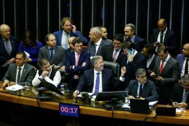 Câmara aprova em 1° turno a PEC da reforma tributária