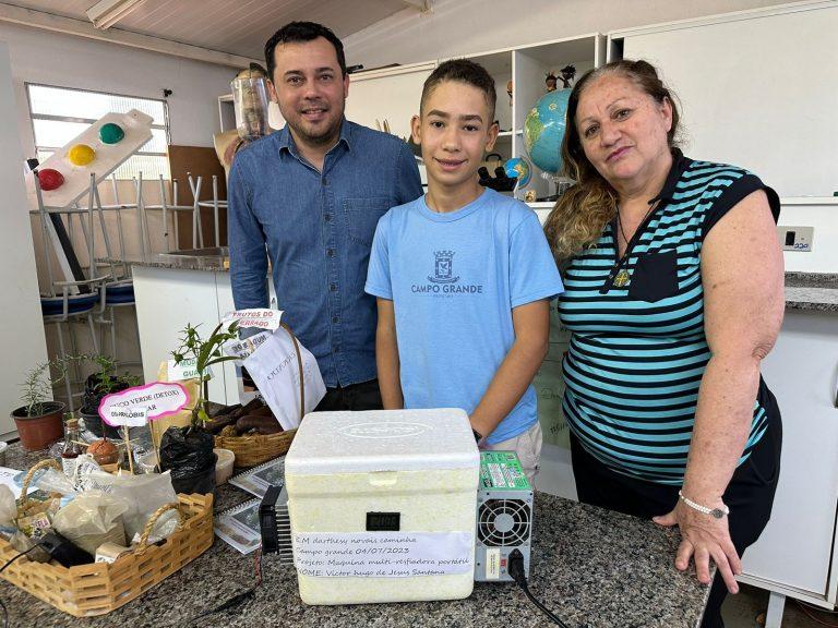 Com peças de notebook, aluno da reme cria máquina multi resfriadora para armazenar insulina da avó.