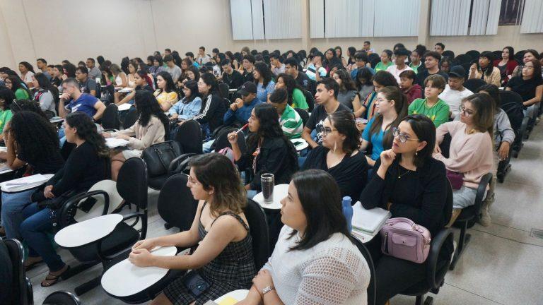 EDIÇÃO ITINERANTE DO PROGRAMA LEVANTA JUVENTUDE ATENDE 300 JOVENS NA UNIGRAN CAPITAL.