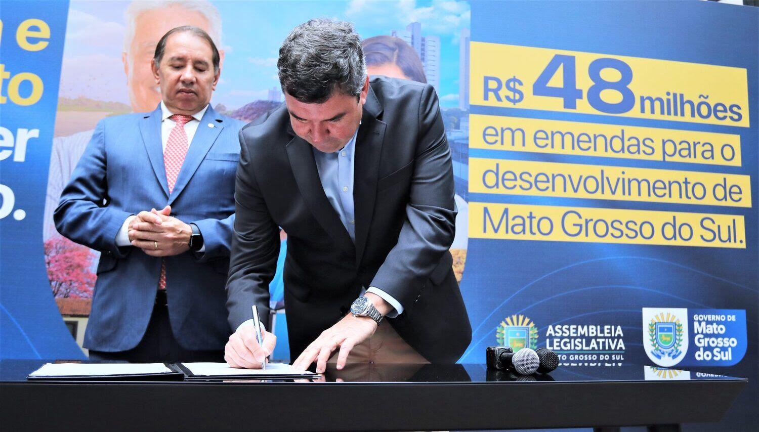 O Governador Eduardo Riedel assina hoje na Assembleia emendas parlamentares de R$ 48 milhões 