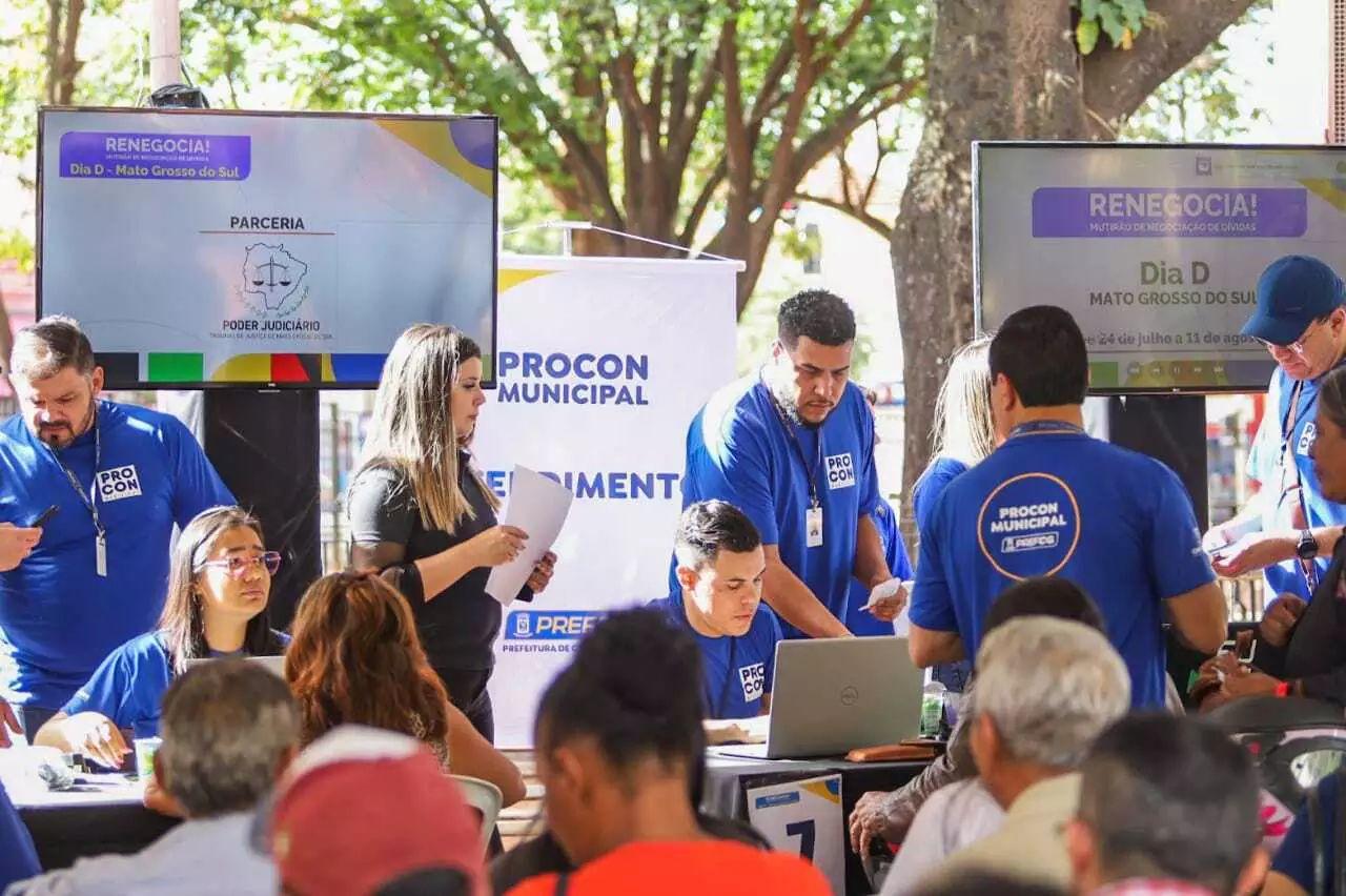 Renegocia Brasil atendeu mais de 870 pessoas em mutirão na Capital.