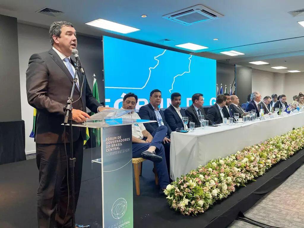 Governador Eduardo Riedel assina integração da segurança pública de Mato Grosso do Sul com mais 5 estados e DF 