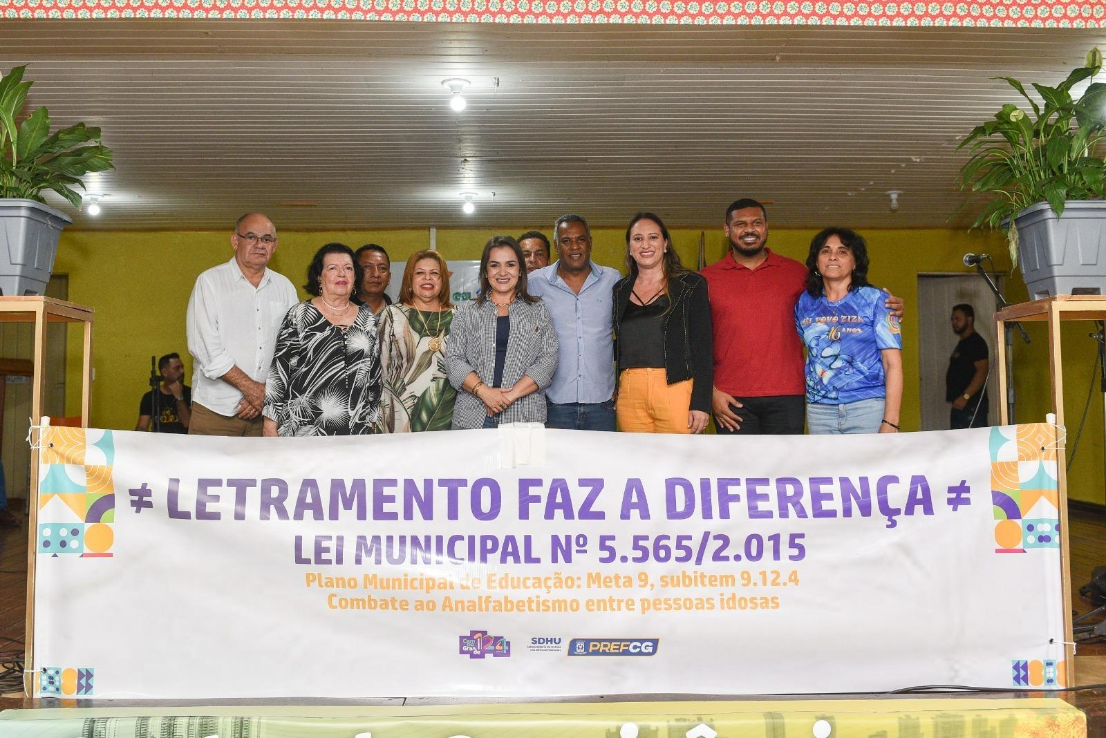 Prefeitura lança programa de alfabetização direcionado à população idosa.