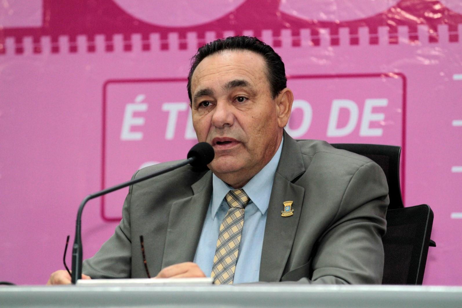 Águas Guariroba atende reivindicações do vereador Carlão com reparos no asfalto das ruas do Bairro Nova Lima e ligação de rede de esgoto.