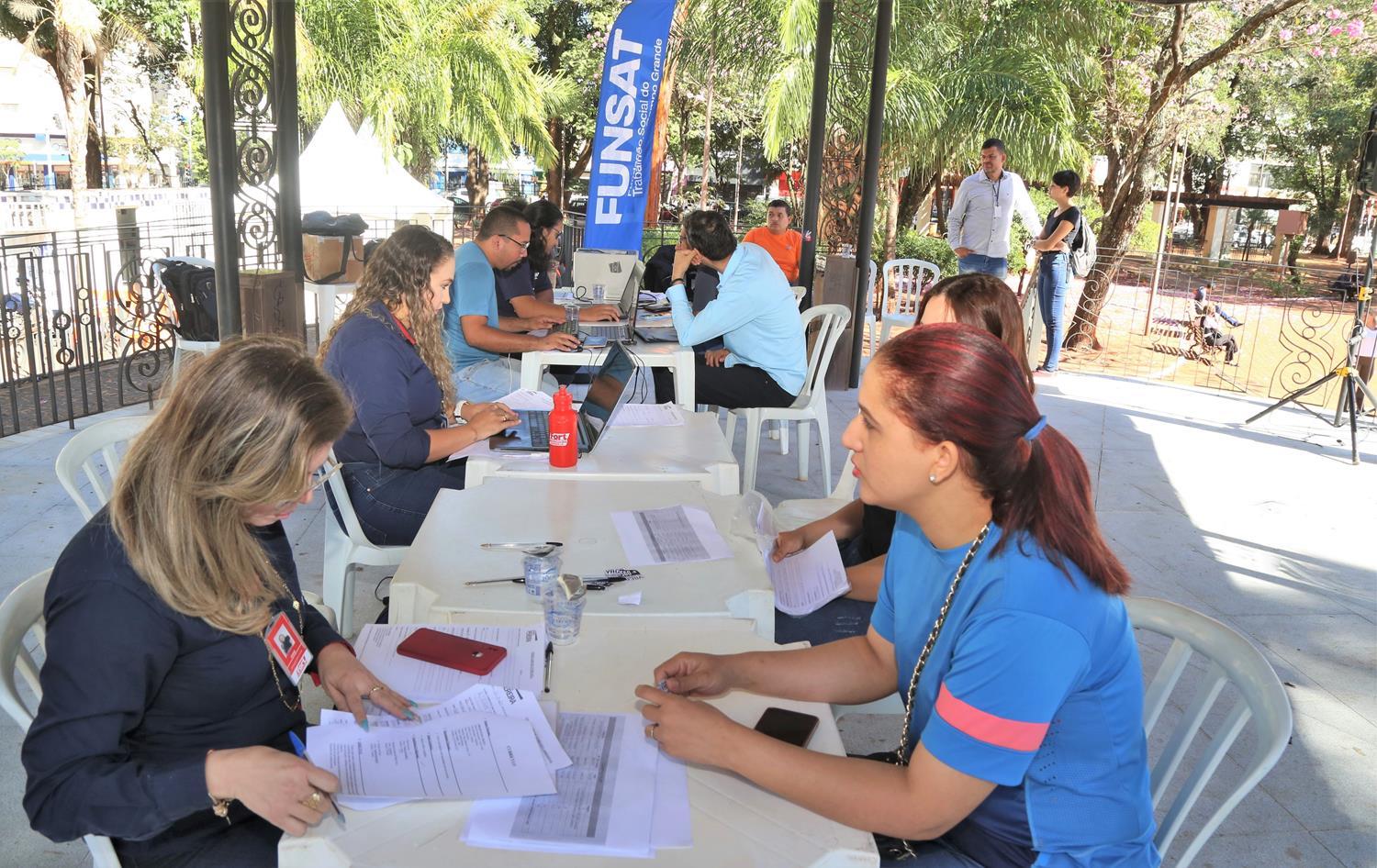Em parceria com rede de supermercados, Funsat vai ofertar 389 vagas em ação na Praça Ary Coelho.