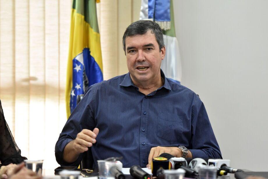Governador Eduardo Riedel de Mato Grosso do Sul, busca alternativa para evitar incêndios no Pantanal.