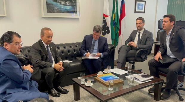 Governador Eduardo Riedel se reúne com governadores e discute interesses do Mato Grosso do Sul na reforma tributária
