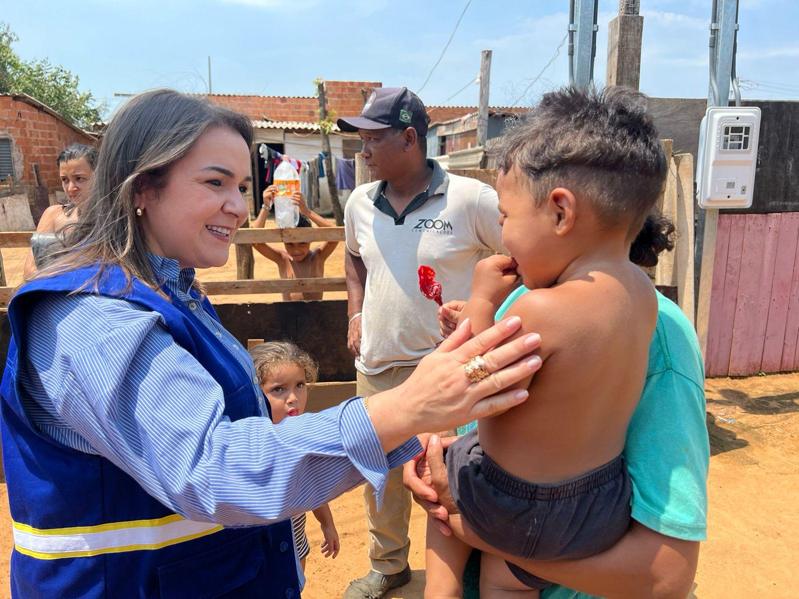 Prefeita Adriane Lopes lidera ações de auxílio a famílias da comunidade Homex após temporal.
