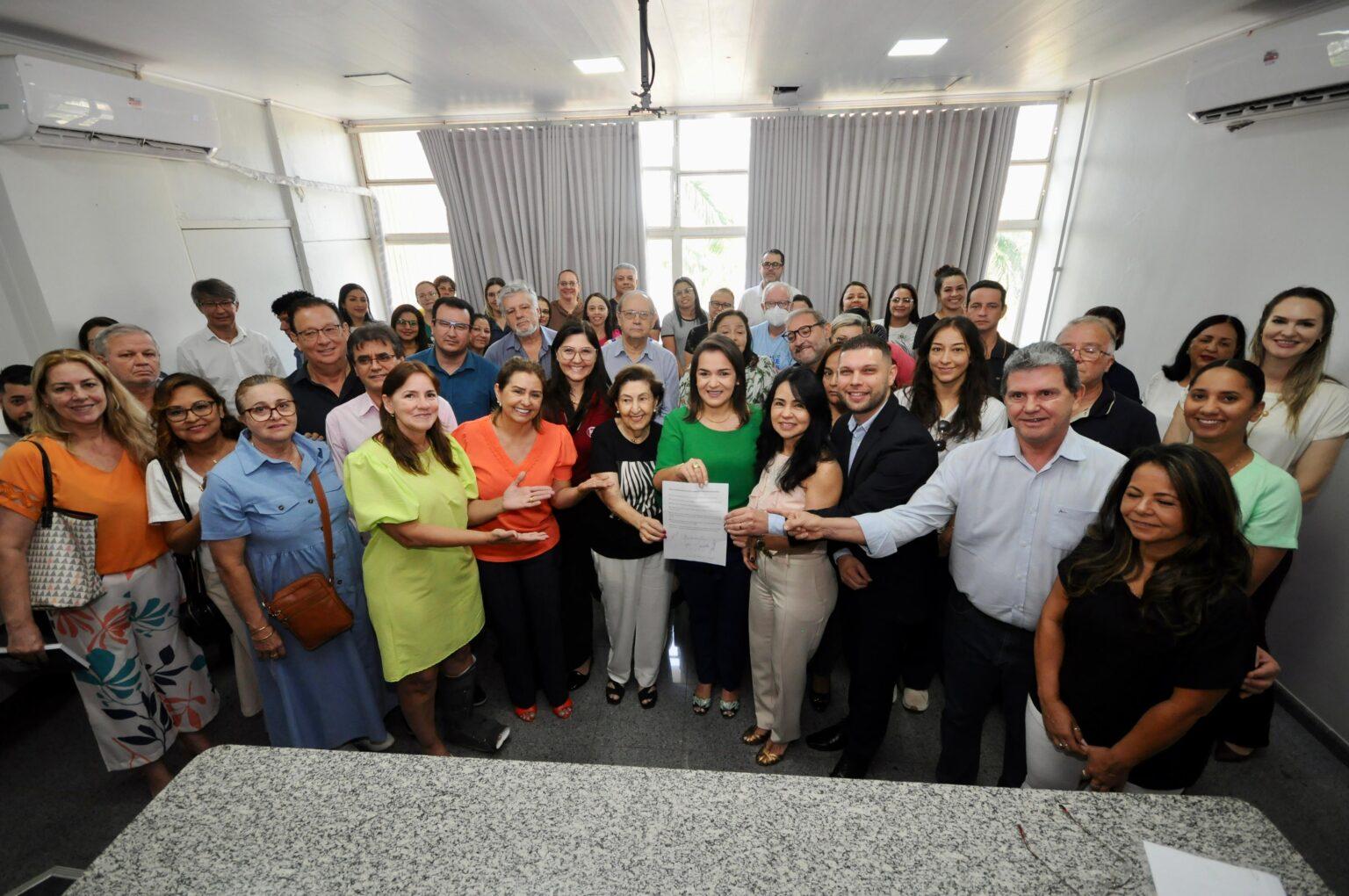 A Prefeita Adriane Lopes de Campo Grande consolida aditivo de 25% no repasse do Fundeb a OSC’s.