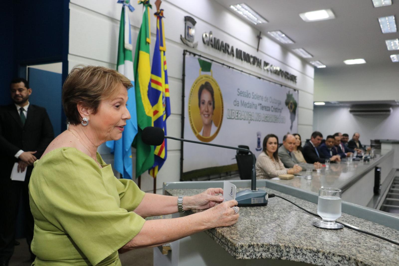 Profissionais do agronegócio são homenageados com a medalha “Medalha Tereza Cristina” na Câmara.