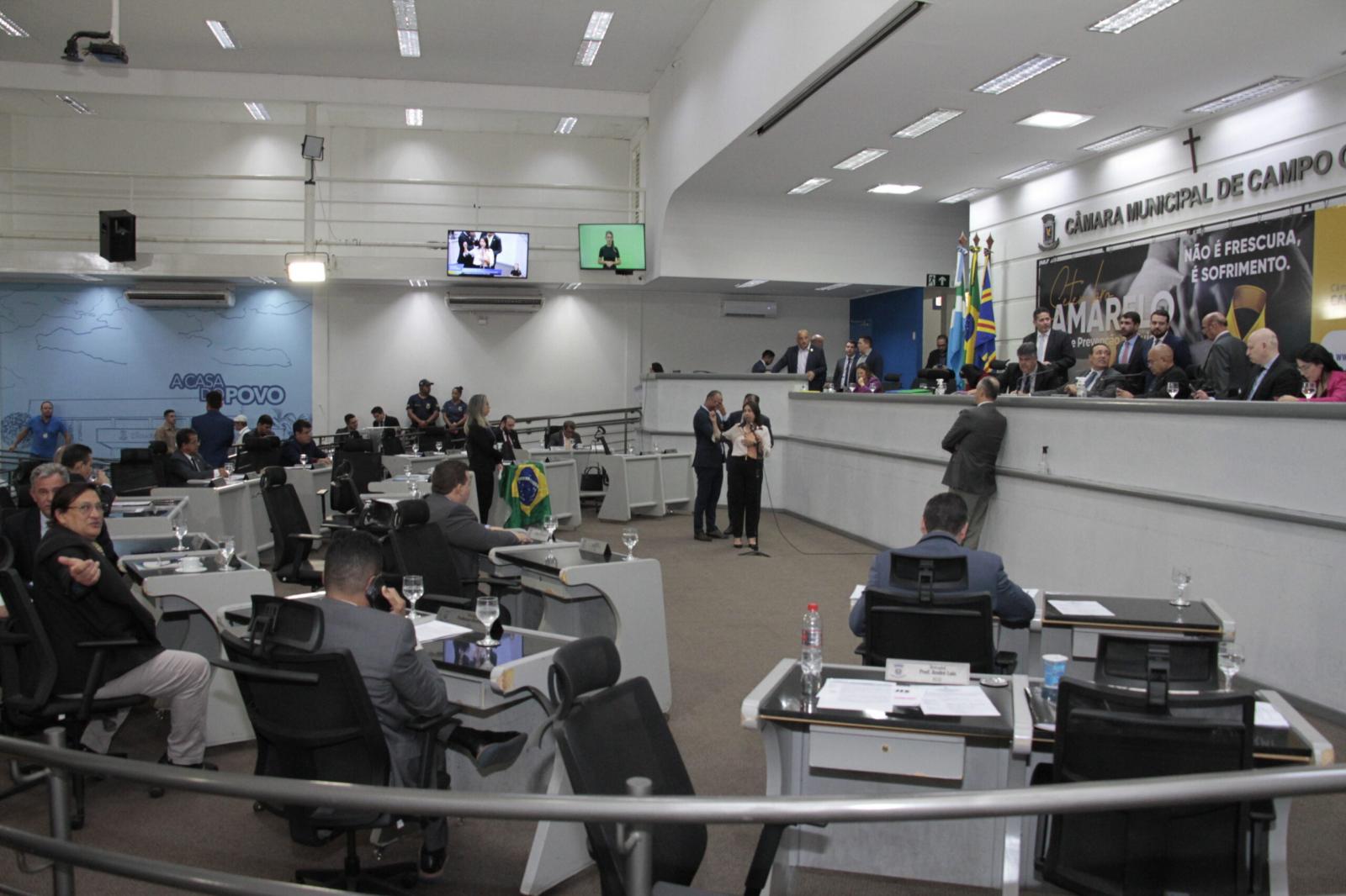 Verba indenizatória tem aumento de 257% em 6 anos e farra de vereadores custa R$ 10,4 milhões.