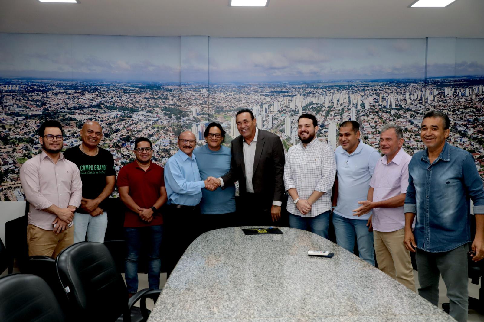 Carlão assume Prefeitura interinamente e Dr. Loester se torna presidente da Câmara por três dias.
