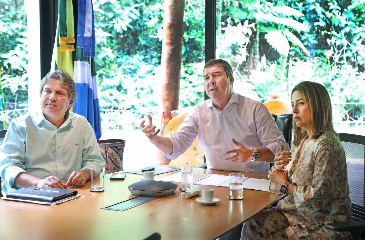Govenador Eduardo Riedel pede divisão igual e aumento de repasse para salvar Mato Grosso do Sul na reforma tributária.