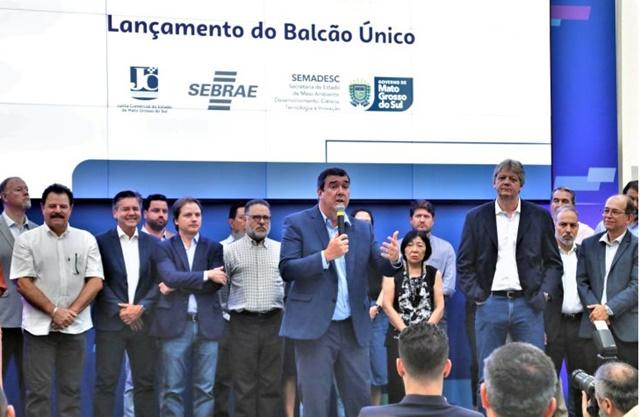 Governador Eduardo Riedel assinou a lei que implanta o Balcão  Único MS,  que vai reduzir custos e diminuir tempo para abertura de empresas.
