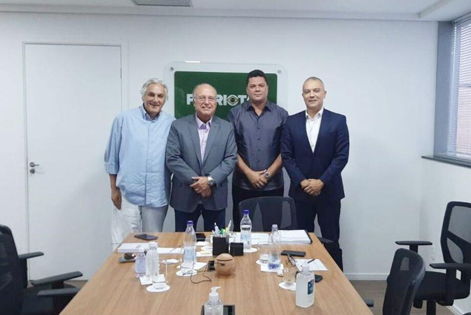 Após disputa, Delcídio assume presidência do PRD em Mato Grosso do Sul.